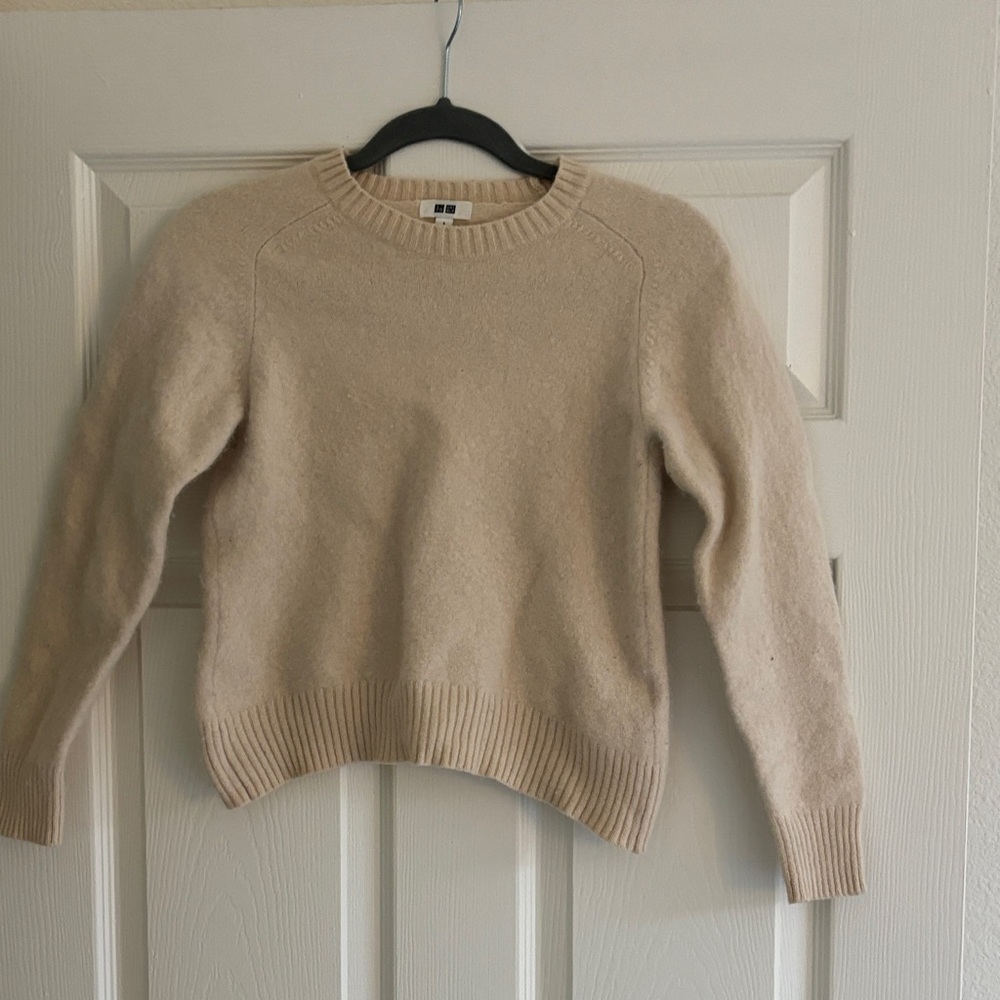 Uniqlo Women's Tan Crew Neck Sweater 100% Wool